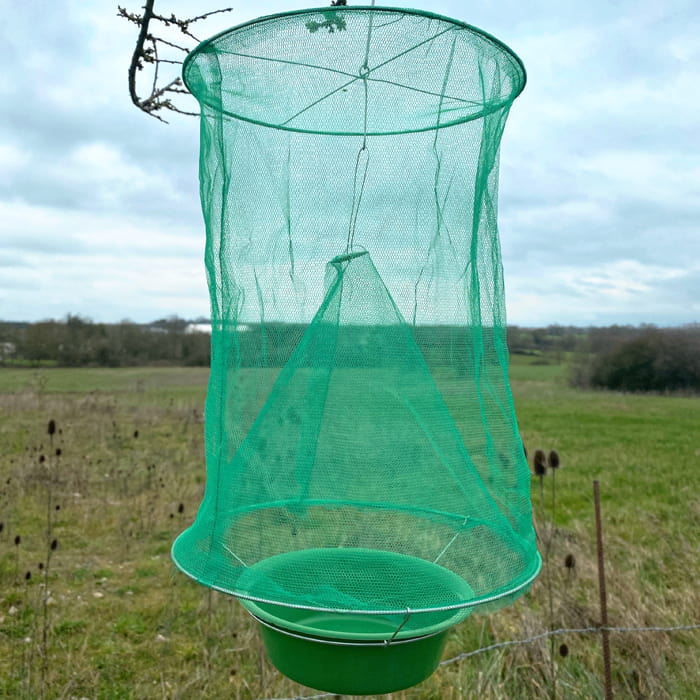 Cage d'élimination de mouches spéciale écurie - capture les mouches pour protéger les chevaux